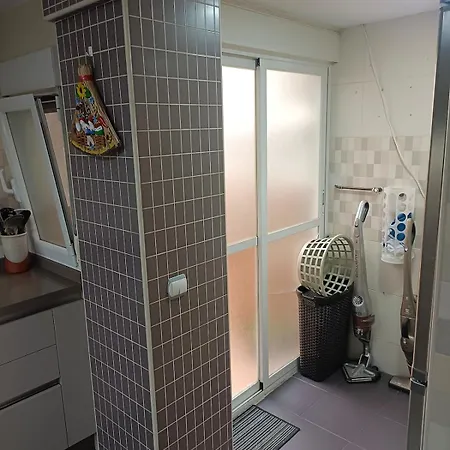 3 Medina Azahara 아파트 *