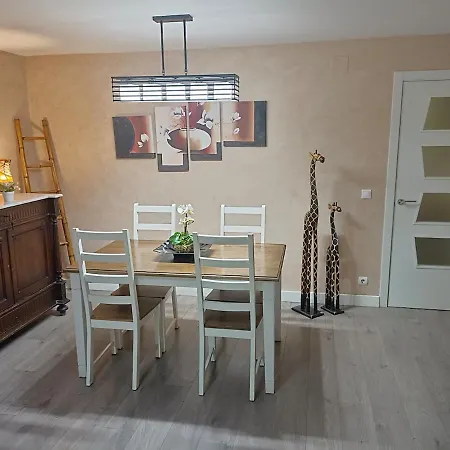 3 Medina Azahara דירה *